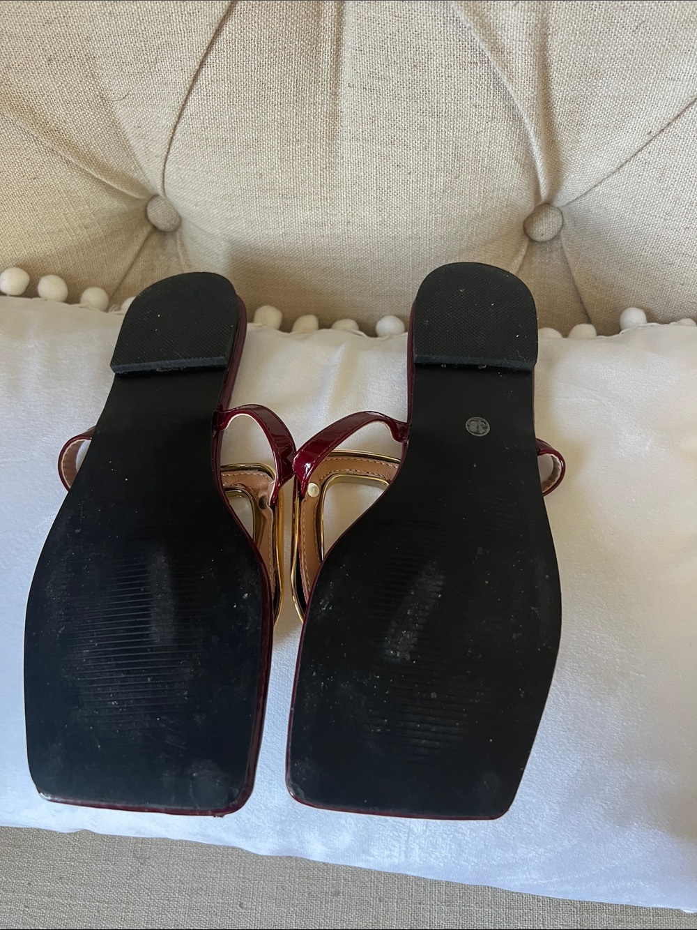 Women’s Burgundy Patent Toe-Loop Sandals with Gold Accent - Picture 3 of 3